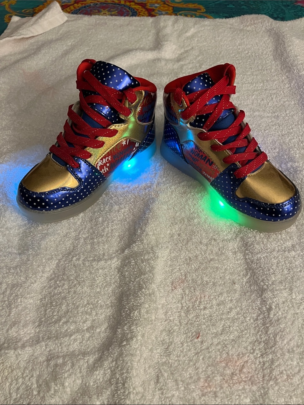 Wonder Woman girls light up tennis shoes